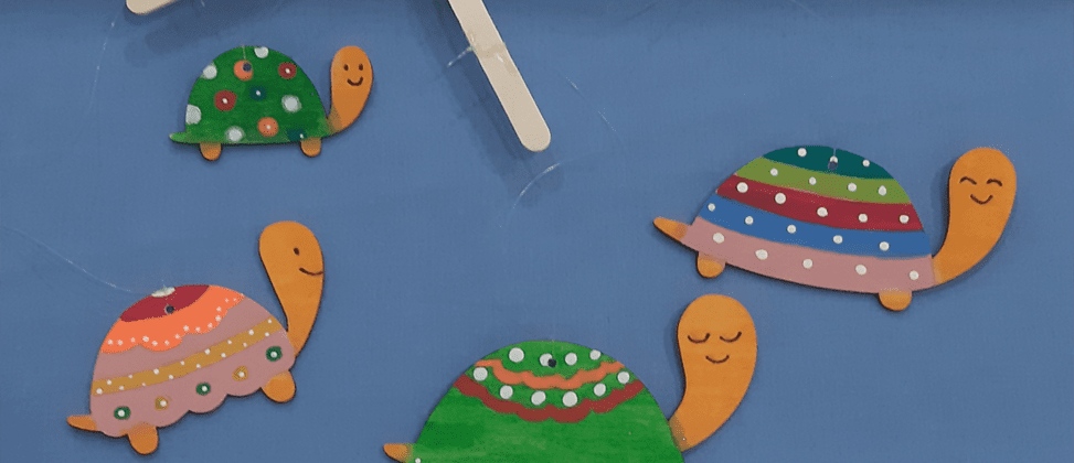 Cómo hacer un móvil para colgar divertido y original ¡Adorno DIY para hacer con niños!
