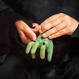 monstruo de franksentein mano mecanica broma halloween