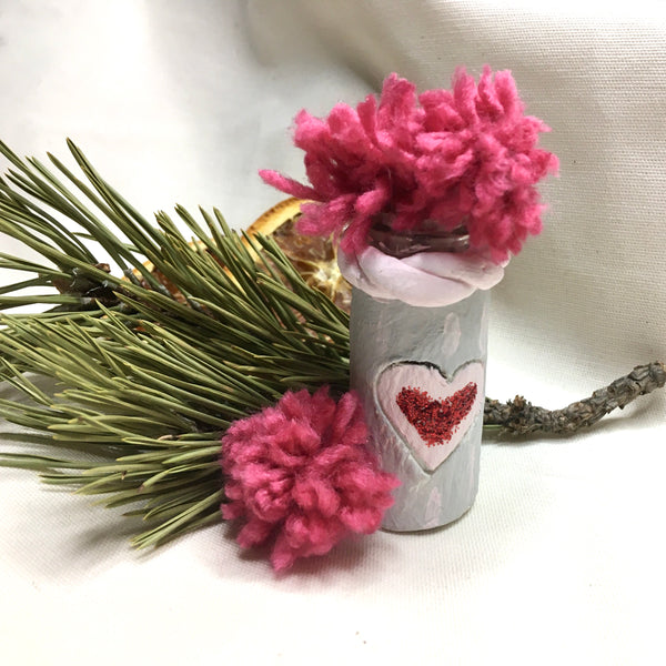 Regala un mini jarrón con flores de lana para San Valentín ❤