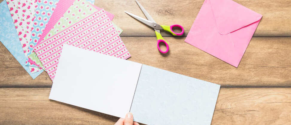 Cómo hacer un tarjetero de cartón DIY; manualidad para niños