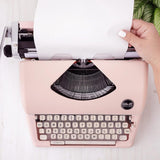 máquina de escribir vintage qwerty color rosa we r makers 