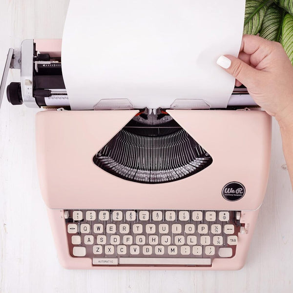 máquina de escribir vintage qwerty color rosa we r makers 
