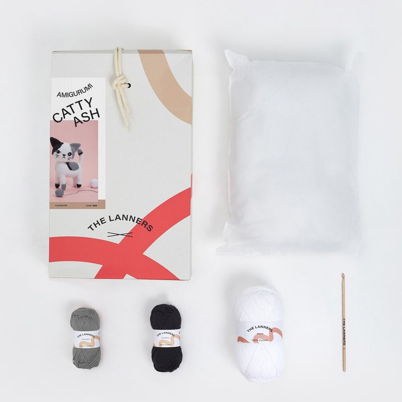 kit completo con lanas y agujas para tejer amigurumis de gato the lanners