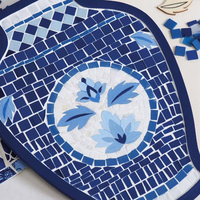 Flores Artemio em madeira cortadas