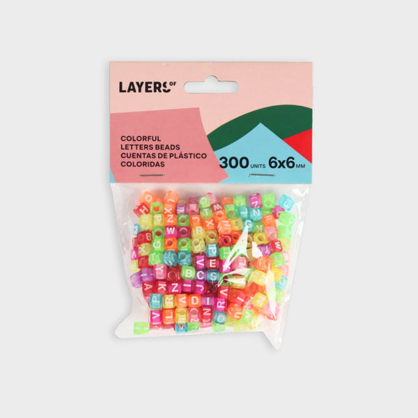 Embalagem de 300 contas de letras para camadas de pulseiras