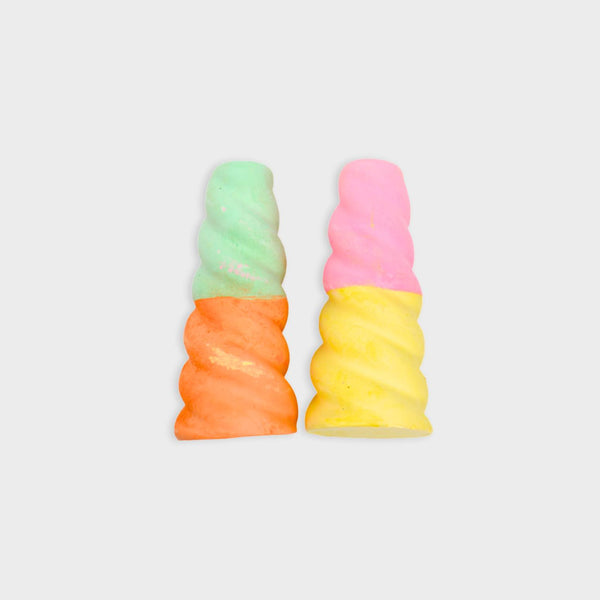 2 tizas de colores cuerno de unicronio layers of