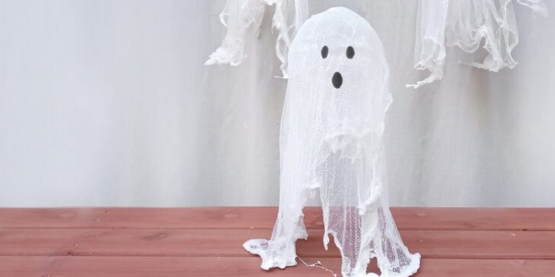 ¿Cómo hacer fantasmas para decorar tu casa en Halloween?