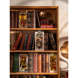 Sujetalibros decorativo Rolife con cafetería y librería europea