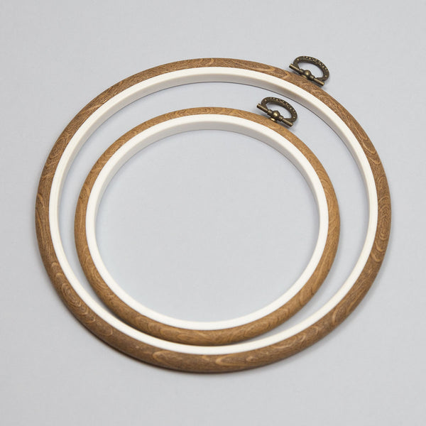 Bastidor de Plástico Ovalado Efecto Madera 13,5 cm DMC