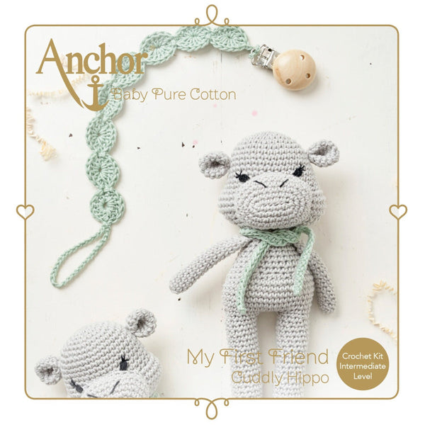 Kit de crochet para confeccionar un hipopótamo amigurumi y un chupetero, de la marca Anchor - milbby tienda de manualidades bellas artes y scrap - resultado